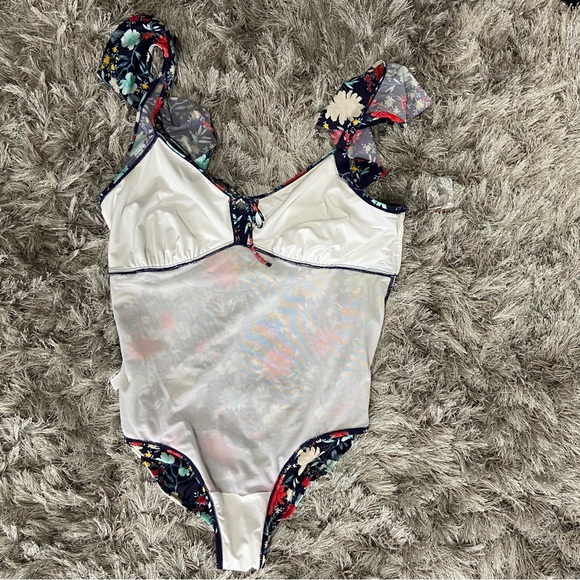 Old navy women blue floral one piece, lined bathing suit. Size 3X Plus. Used. - Picture 12 of 13